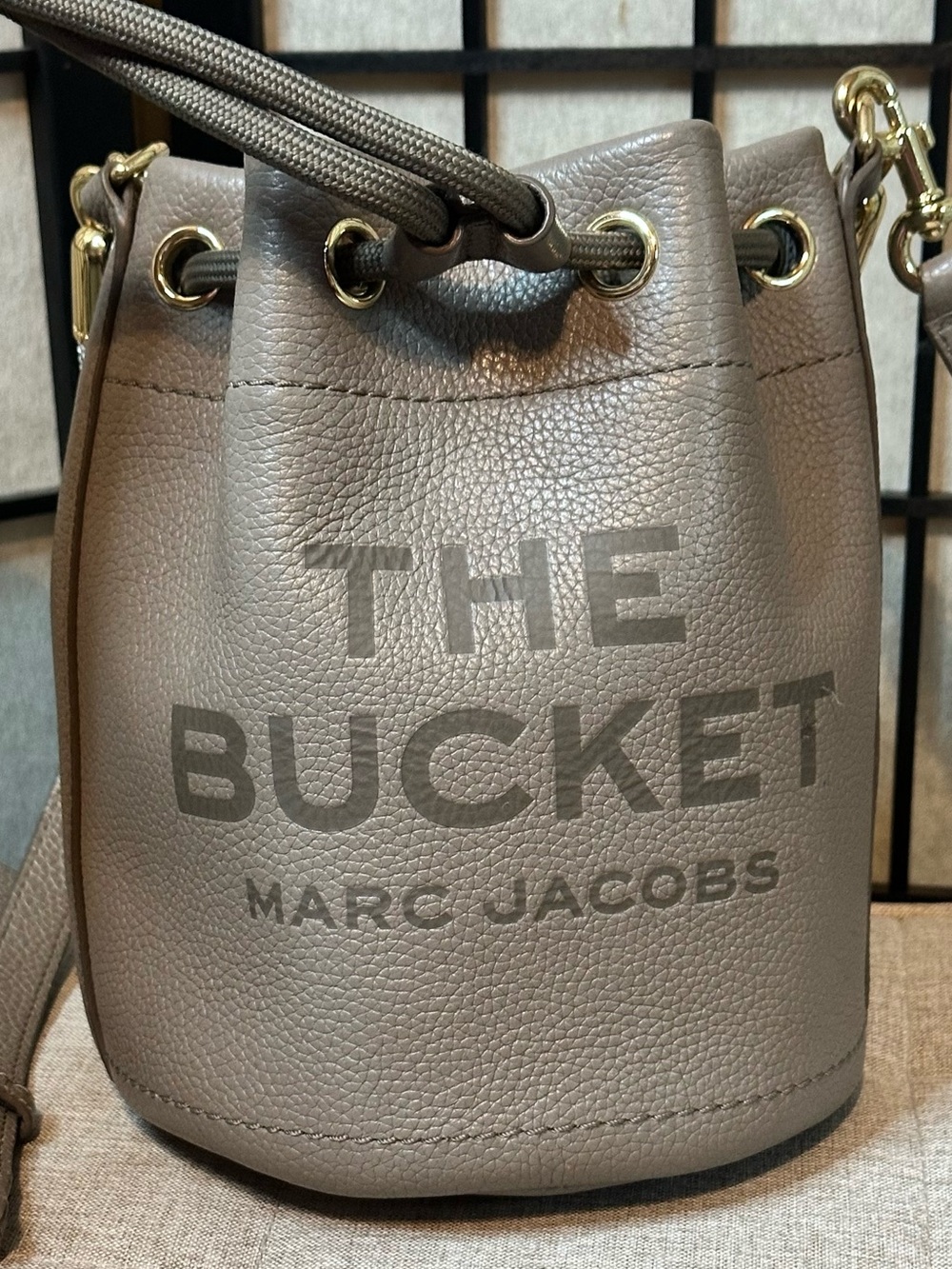 MARC JACOBS The Bucket Bag- Cement - Picture 6 of 16